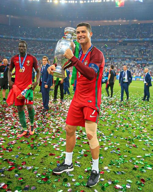 队记：鹈鹕不会贱卖琼斯和墨菲，要价不会低于一个首轮